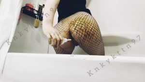 Knkykttn97 - Pooping Smearing In Fishnets 00001