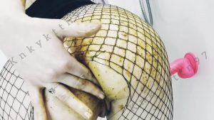 Knkykttn97 - Pooping Smearing In Fishnets 00003