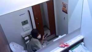 Hanazono Voyeur Toilet Girlfriend Shitting. 00001