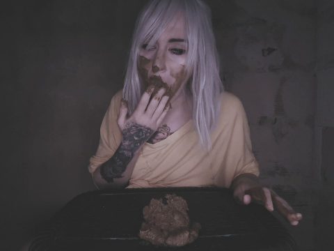 This ghoul dives into her stinky shit! (DirtyBetty) FullHD/897 MB