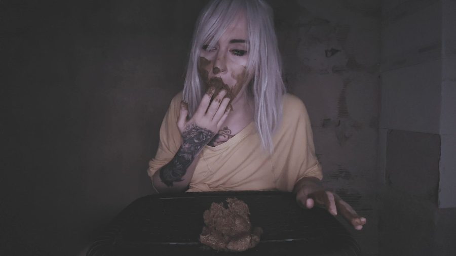 This ghoul dives into her stinky shit! (DirtyBetty) FullHD/897 MB