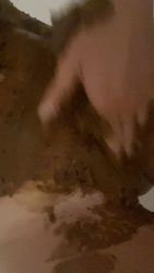 venuslovexx – Hot girl smearing poo 00001