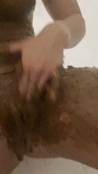 venuslovexx – Hot girl smearing poo 00002